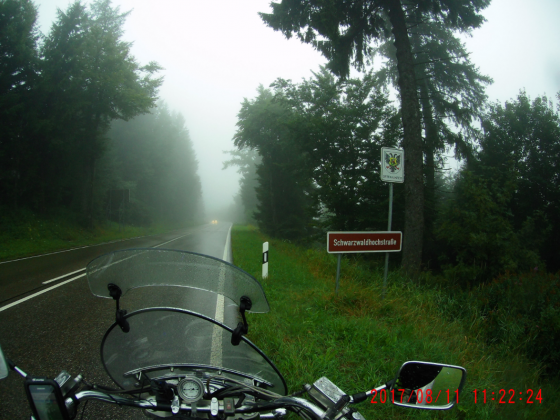 Trudenfahrt Rheinland - Adria: Schwarzwaldhochstraße dicht - im Nebel
